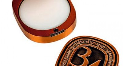 Nước hoa khô là gì? Có gì khác so với nước hoa xịt thông thường?